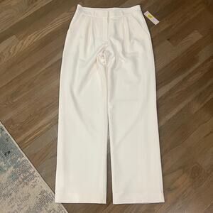 Katherine Kelly The Angie Pant in Ivory. Size 4
